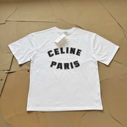 Celine赛琳 Ss24 Logo字母印花宽松短袖T恤 Celine Celine 是时尚界最具影响力的品牌之一。1937年，克里斯托巴尔 巴伦西亚加在巴黎创