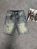 鸟家复古蓝水洗牛仔裤 这款运用今天流行的高级复古蓝洗水工艺＋手工磨破＋皮牌工艺的完美搭配。 高级复古蓝带着奢华的基调，可以将睿智干练、理性深沉、通透清爽、威严高