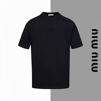 款号#Z65 Miumiu烧花字母贴布圆领短袖 Miumiu官网一致款式 面料：32支双纱280克纯棉面料 同缸同色织染螺纹 颜色一致 工艺：进口机器贴布刺绣字