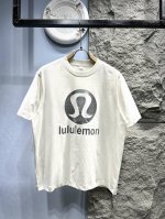 Lululemon*露露 印花标识短袖T恤 此款无吊牌 介意勿拍 *290G定制纯棉活性棉 面料透气舒适易清洗 *胸前银灰印花标识后副领口微标字母 *时尚又个性