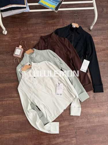 供P200 （短款） 25全新配色 Lululemon 女士Nulu运动裸感短款运动外套 线上1000+ 这是深受青睐的裸感 夹克的短款设计，舒适修身，在探索或