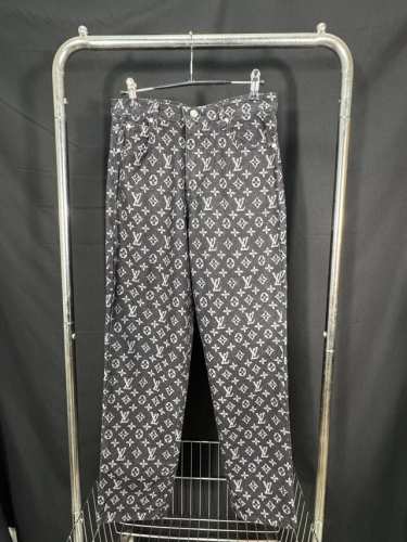 款号：He204 Louis Vuitton-路易威登Lv满印提花牛仔裤 衣服面料采用Lv满印字母提花原版牛仔面料，上身立体有型当季爆款，定制原版五金圆环铁扣字