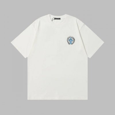 上新 高品质9157# 酷盖必备！Chrome Hearts经典蓝十字T恤来袭。标志性图案吸睛力Max，一眼锁定潮流焦点。简约版型搭配上乘面料，宽松版型不挑人，
