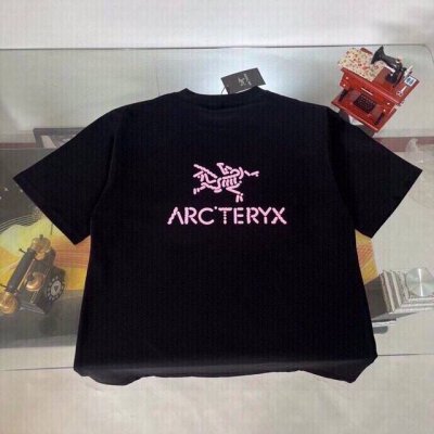 高品质 Arc`Teryx始祖鸟立体硅胶卡位，粉色进口立体硅胶立体硅胶印花短袖T恤 全新天花板级别 1 前幅的图案是始祖鸟设计款，进口立体硅胶，一比一对位卡位