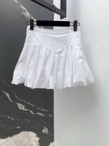 小众设计 25Ss 春夏新品云朵高腰半裙 巨好穿的一条高腰苞裙 高级时髦又拉风 变身酷飒辣妺或是清甜软妹 纯棉面料质感舒适透气 内里安全裤设计防走光 大长腿神器