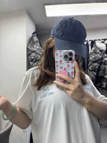 品名：始祖鸟 Arc'teryx 春夏新款联名猛犸象印花 宽松男女同款圆领纯棉短袖T恤 版型；宽松版 面料：330G全棉精梳棉 颜色： 白色 尺码M-L- Xl