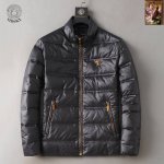 P740 范思哲 2025秋冬新款羽绒服。这款号称羽绒服届最贵的，全部90绒的。带着经典的Logo组合搭配，第一眼看到就是满满的视觉冲击，保暖性能更出色，轻便不