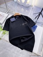Lv 夏季新品，人工手绘时尚单品设计，更加时尚舒适，高标准定制，上身非常有型，客供辅料，客供进口高档面料质感非常细腻，细节工艺精湛考究，塑造性极高的一款单品，任