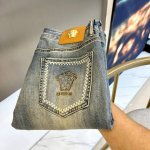 Vers范思哲 2025春夏新品春装薄款牛仔裤 奢华感十足皮标五金 帅气高端轻奢经典修身小直筒版型裁剪设计男士板型 十足腔调 超有型 简洁舒适 触感细腻 厚度也