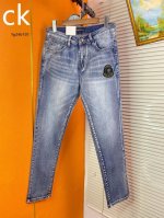 p230 Ck 新品高端牛仔裤四季系列产品、男装修身牛仔裤高品质小脚裤、弹力纤维面料柔软有质感！一流的设计剪裁修饰腿部线条、款式时尚新颖！适合各种风格搭配！码数