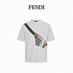 fendi 芬迪 24Ss 胸包印花短袖 标准数码直喷印花技术，纯棉柔软面料，对色定染面料，超精细平网印花工艺，潮流感十足，定染纯棉面料，Os版型，三标齐全，男