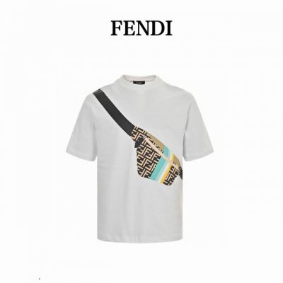 fendi 芬迪 24Ss 胸包印花短袖 标准数码直喷印花技术，纯棉柔软面料，对色定染面料，超精细平网印花工艺，潮流感十足，定染纯棉面料，Os版型，三标齐全，男