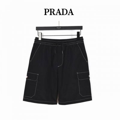 prada 普拉达 23Ss 三角标撞色缝线尼龙短裤 时尚型裁设计 兼具个性 简约不简单 客供聚脂钎维尼龙面料， 内里工整严密,手感柔软细腻上身舒适透气 撞色缝