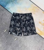 范思哲 2025夏季新款时尚沙滩裤，五分短裤！官网同步 原版1-1复刻，原版五金 精选优质聚酯纤维面料、手感细腻，夏季必备单品、上身效果超帅气！ 颜色：黑色 码