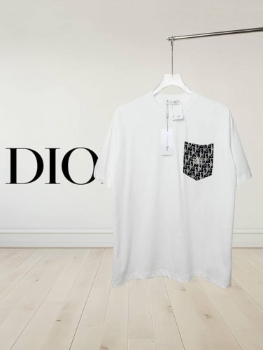 高版本] Dior 迪奥 25Ss前幅囗袋装饰刺绣小蜜蜂后幅刺绣英文字母。短袖T恤采用进口绣花机器 ，细节打板多重定位出货 版本采用280G棉质布料32支精双棉