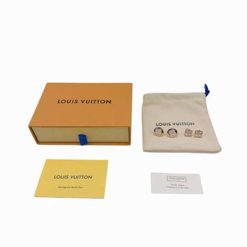 louis Vuittoncolorblossom 18K金贝壳耳钉-编码：Q96426-官网在售价 P40,600人民币！Color Blossom向源于18