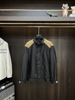 主推P460 Gucci 春季新款夹克外套秘古驰春款立领休闲外套！隐藏帽设计，最新顶尖官网原单，穿着舒适 质感超强 运动休闲薄款夹克外套！出行必备，穿着时间长，