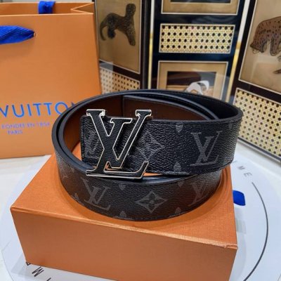 上新～专柜同款在售～Lv全套包装礼盒～Lv白花皮带，Logo黑色扣头，大气且耐看，久不过时 融合标志性Lv设计的最新款！闪亮镀钯电镀，超高原单品质货，全套礼盒配