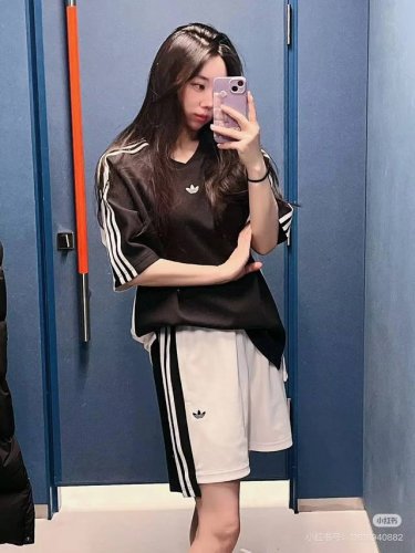 新款上新 不拆卖 新款三叶草短袖短裤套装 Adidas 阿迪达斯运动休闲圆领T恤，帅气十足的“ 3 号” 字母设计，背后印花采用高端立体注胶工艺，极具质感。手感