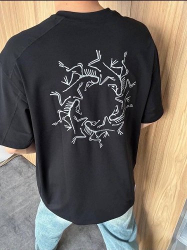 高端好货 始祖鸟万花筒反光短袖 24Fw官网新款Arc’Teryx 始祖鸟万花筒反光Logo印花圆领短袖T恤 购入原版开模打造，定制侧标，下摆双窄针平车，细节决