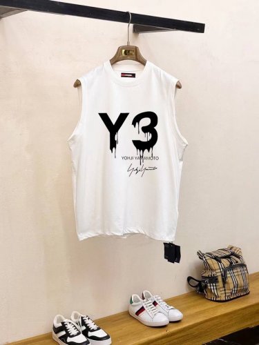 直 品牌 Y-3 2025夏季新品背心T袖 经典简约款式 任何人都可以轻松驾驶 进口定制丝光棉面料 手软舒适有型 吸汗透气 ，胸前经典品牌字母Logo设计 奢华
