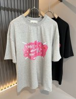 p210 Miumiu 谬谬2025春夏新款男女同款短袖T恤，品牌最新设计元素！既不单调也不复杂,恰到好处的展现品味！客供顶级压胶Logo设计！舒适吸汗透气根本