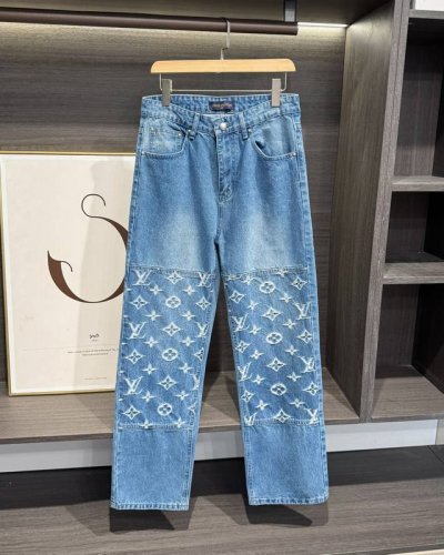 Louis Vuitton 路易 威登 24Fw 老花拼接提花牛仔裤-顶级版本 这条路易威登 Lv 24Fw 老花拼接提花牛仔裤！它可是当下热度爆表的人气潮物！