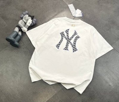潮牌Mlbny洋基队刺绣小标情侣款短袖T恤！Ny新品印花圆领套头短袖T恤 男女情侣同款，面料采用260G纯棉双纱，面料亲肤舒适透气，触感细腻Ny洋基队情侣烫印T