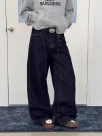 80 款号Xk3203 美式复古蓝弯刀直筒牛仔裤男女高腰宽松长裤，面料定制经过一流的高工艺水洗 ，质地紧密 色泽均匀 纹理清晰，上身非常舒适 直筒版型 可显高显