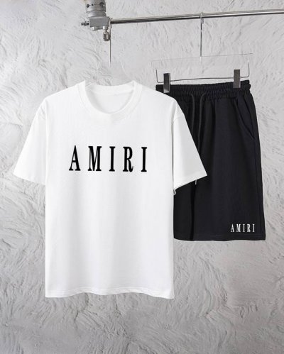 Amiri 独家专供新款潮男时尚圆领短袖短裤套装 潮流时尚休闲短袖套装 透气舒适度高 细节无可挑剔 品牌元素设计理念 体现高品质 呈现休闲裁剪 上身版型超赞 材