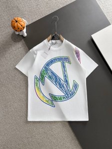 valentino华伦天奴* 2025春夏款上新 原高版本 华伦天奴 面料采用280克高密度纯棉 不变形 不缩水 工艺介绍：双线走位 采用半成品 彩色手绘印花