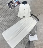 4R1412025春夏新款马甲背心阔腿拖地长裤套装高端天丝亚麻面料制作胸前经典三角标装饰单色Sml