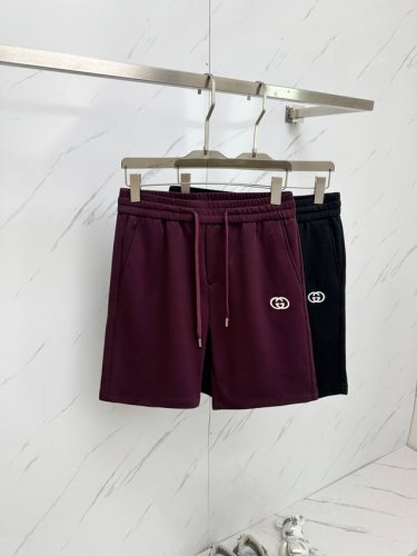 gucci 25春夏新款松紧带休闲短裤，专柜定制面料 透气舒适度高，细节无可挑剔，品牌元素刺绣设计理念，体现高品质。手感细腻柔软！呈现休闲裁剪，上身版型超赞！码