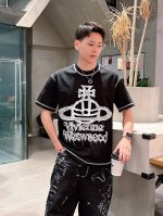 西太后 三标齐全。 2025夏季新款最新品短袖T恤，专柜同步有售，原单狠货，时尚进口原版科技面料，上身舒适透气，原版定制五金辅料，上身帅气有型，三标齐全，推荐款