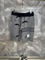 tb汤姆布朗 Thom Browne2025Ss新款针织短裤，定制面料采用威化布织法，提花针织工艺，版型紧致立体，4杠拼接，定制裤绳五金质感强，顺滑，上身舒适透