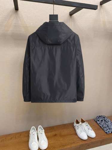 蒙口Moncler 2025春季新款男士夹克外套，原单三标齐全高端版本！专柜同步定制面料 透气舒适度高，细节无可挑剔，品牌元素设计理念，专业代购级体现高品质。手