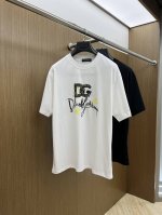 dg 独家首发 2025早春最新品，专柜同步有售，原单狠货，时尚休闲圆领短袖T恤，上身舒适！吸睛而有亮点，采用进口原版面料，顶级印花刺绣工艺字母图案Logo，简