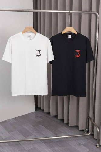 x062 25Ss Burberry 新款T恤,采用260克双纱纯棉面料 ,胸前战马刺绣工艺，品质品相都是最完美的，全高档大方 时尚无比 男女同款，颜色：黑色，