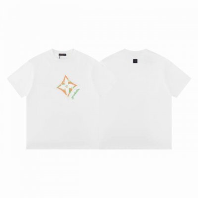 款F38 Lv Lv路易威登老花烫钻渐变短袖T恤 采用280G面料定制辅料完成 T恤为胸前融入明丽 3Dmonogram 花卉，再以手写体路易威登标识点明品牌身