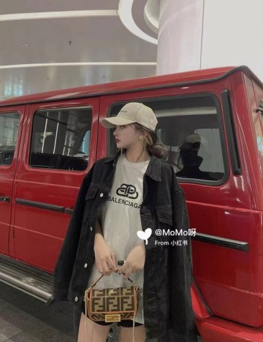 新款上新 Balenciaga巴黎世家最火后背烫钻大Logo情侣款高品质牛仔外套夹克 牛仔衣千千万 Bling Bling水钻最好看 真的闪到了！酷炸 黑色牛仔