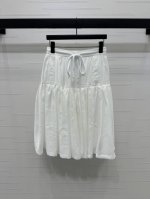 上新原单高端品质 Miumi*2025春夏最新系列！抽绳拼接半身裙！定制斜纹全棉材质 质感上乘 垂感光泽 高腰半裙版型 腰间抽绳收腰调节配合后腰松紧弹力 凸显腰