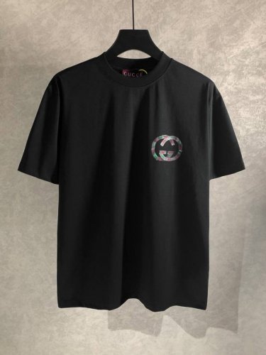 高品质 Gucci 古驰 新款 Logo涂鸦图案短袖T恤，采用冰丝索罗娜高端布料 前后手绘涂鸦工艺 区别于普通的印花图标 ，定织纯棉面料，舒适透气不易变形。三标