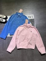 Miumi* 25Ss春夏新款 知识分子衬衫式夹克廓形外套丨独家Yb开发 高版出品 双层面布工艺立体有型 定位刺绣字母Logo点缀简约大气低调奢华 进口棉府绸衬