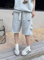 prada 2025Fw 普拉达解构螺纹拼接太空棉五分短裤 普拉达2025年夏季爆款版型 甄选280G复合太空棉面料 夏日轻薄不闷汗 面料舒适透气有弹性 今年夏