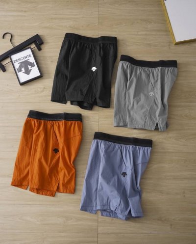 descente 迪桑特户外高端线 原790 轻量化科技面料 运动攀岩速干梭织短裤 金属感科技面料 锦纶面料泛着金属微微光泽感轻量化 透气 凉快没啥弹性 但是清