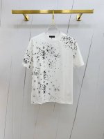 sslv纯棉最新面料经典标识图案Logo时尚简约潮流短袖，最顶级的品质专柜原单短袖，顶级制作工艺进口面料，专柜款独特设计，采用进口高端订制面料。官网在售！面料版