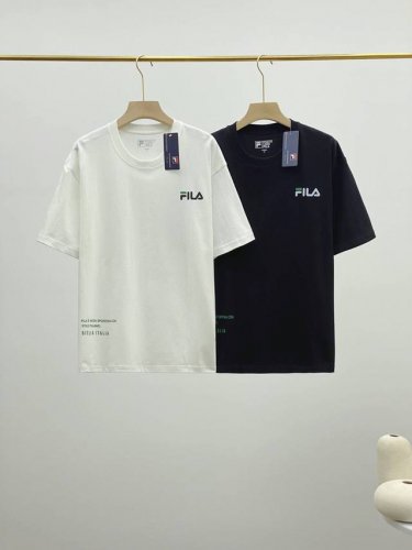 Fila 斐乐官方春新款男子针织短袖衫时尚简约休闲圆领T恤！ 本波段为Fila Monogram时尚老花主题，摩登、复古的Logo老花获得新生打造Dna感的年轻
