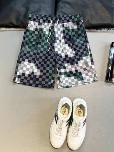 Lv驴家 25Ss 春夏新款男款 棋盘真丝短裤 创意总监首个男装系列pharrell Williams照耀着你 Lv实验空间采用pharrell像素化“Damo