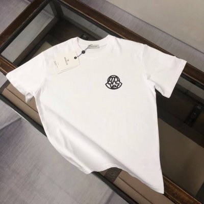 moncler 蒙口 最新款情侣款圆领短袖 情侣T恤 春夏新品 高品质 胸前立体标识字母Logo印花工艺 时尚百搭潮款 定制进口面料 穿着舒适 透气 时尚不失个
