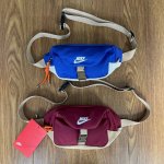 nike耐克折叠卡扣拼色包包多功能运动休闲腰包胸包手提包单肩包斜挎包 质感舒适面料，防刮耐磨 材质：尼龙 颜色：蓝色 红色 尺寸：29X12X07 Cm Id：